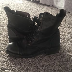Steve Madden combat boots size 9.5